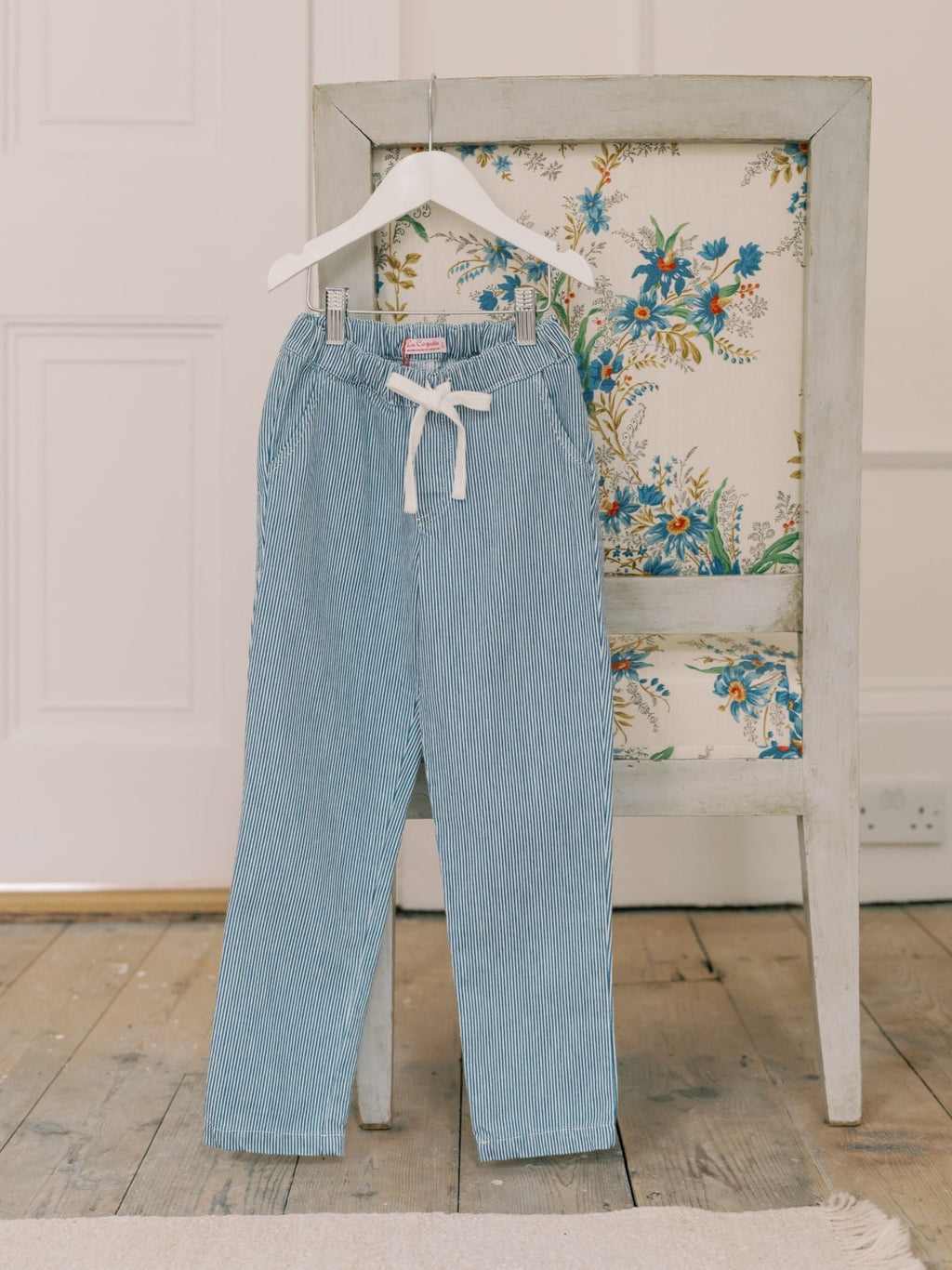 Pantalon en coton à rayures bleues pour garçon