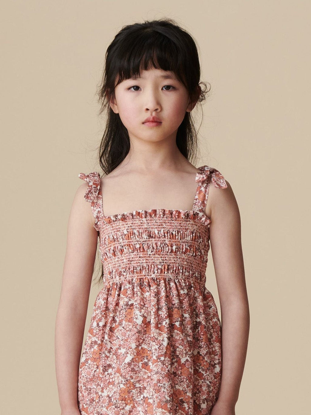 Robe fillette smockée à la main en coton terracotta imprimé floral