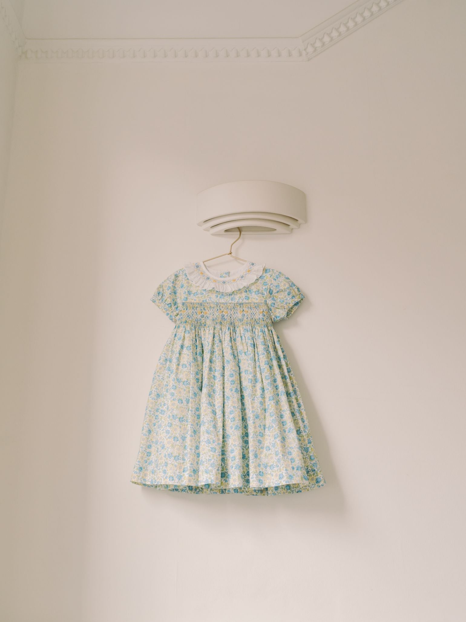 Robe fillette smockée main verte fleurie